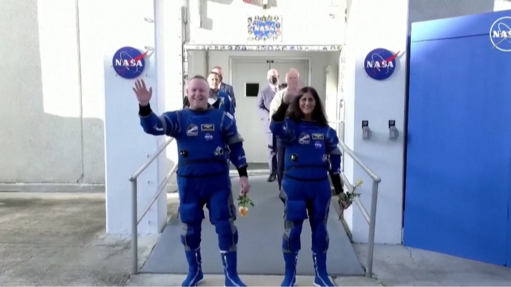 Los dos astronautas estadounidenses atrapados en la Estación Espacial Internacional no volverán hasta 2025