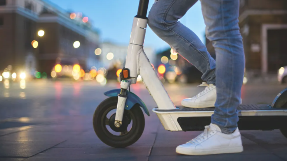 Identifican a 350 ladrones en patinete eléctrico en el dispositivo de verano en Barcelona