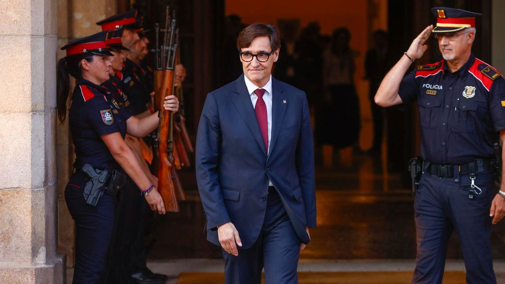 Illa logra ser investido president tras el insólito regreso y una nueva fuga de Puigdemont