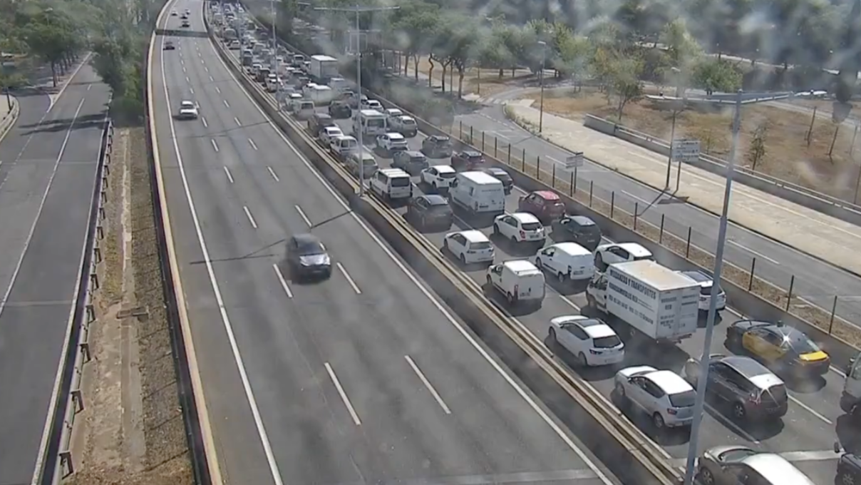 La operación 'Jaula' para encontrar a Carles Puigdemont deja retenciones en los accesos de Barcelona