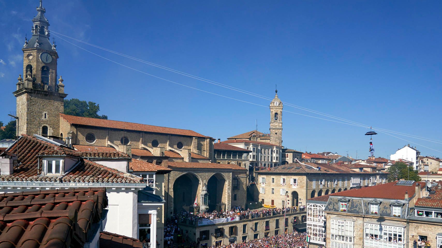 Las fiestas de Vitoria comienzan en la plaza de la Virgen la Blanca donde dos mujeres han denunciado agresiones sexuales