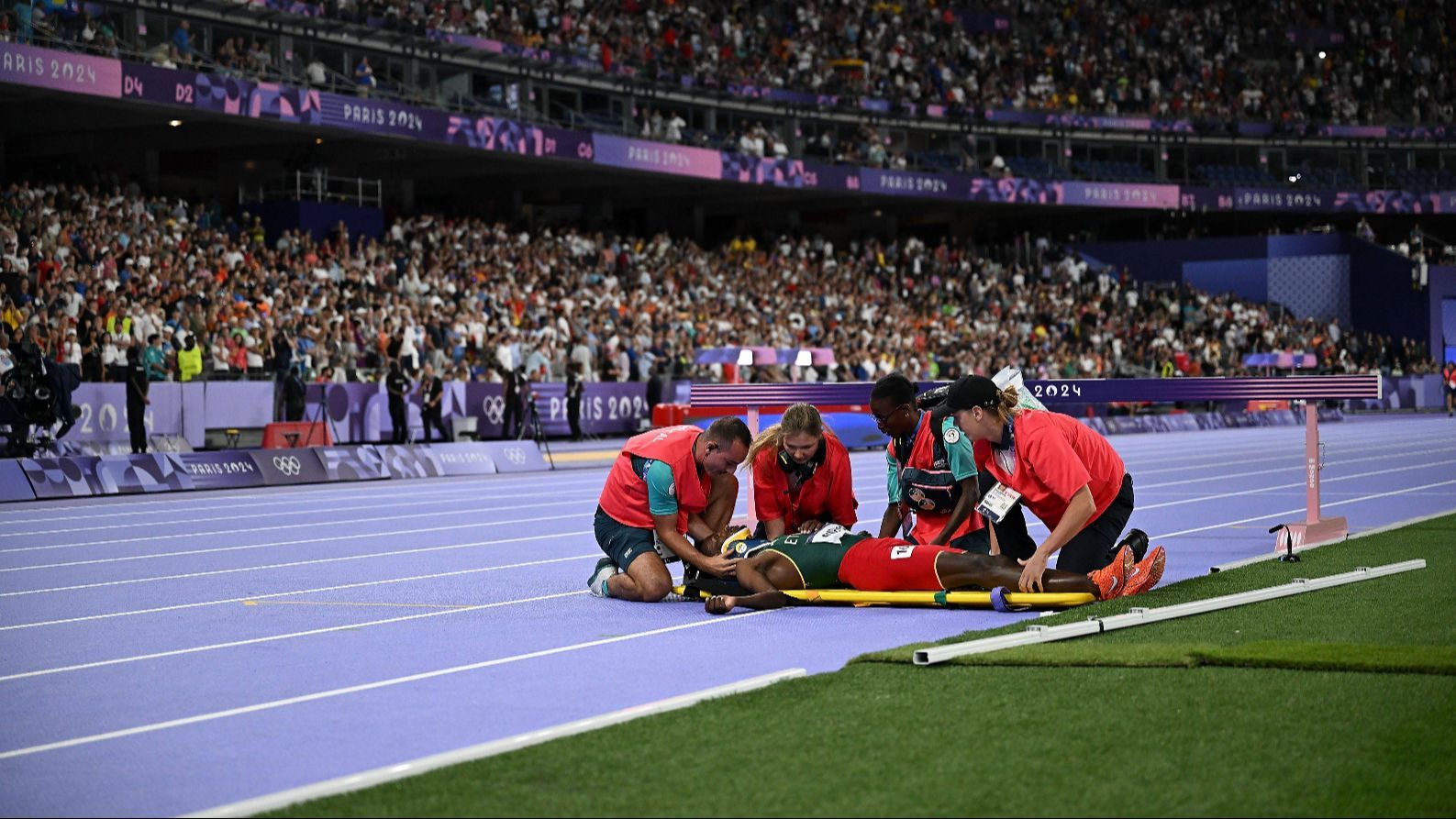 Los servicios médicos atienden al atleta etíope Lamecha Girma