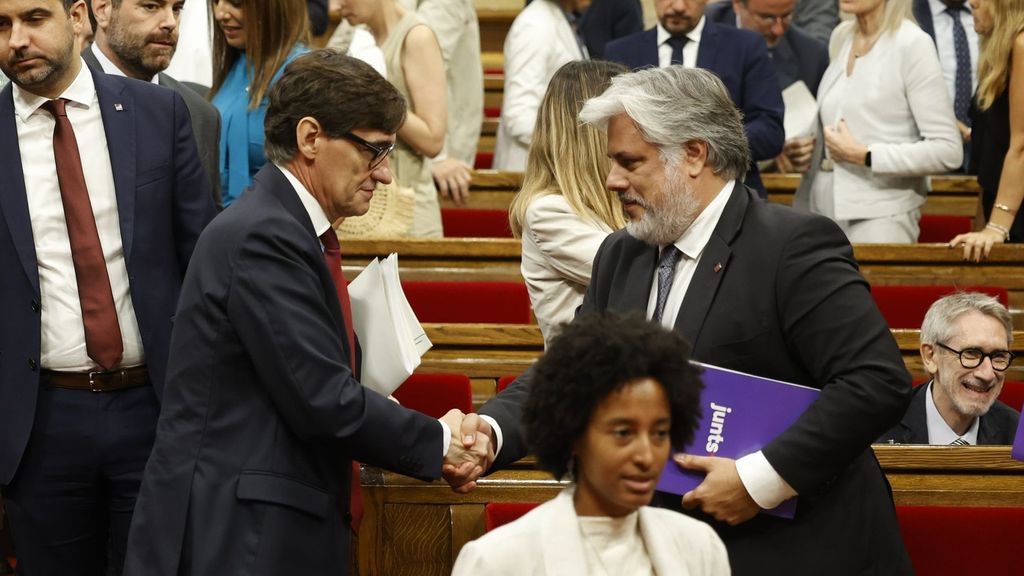 Salvador Illa y Albert Batet en el Parlament de Cataluña