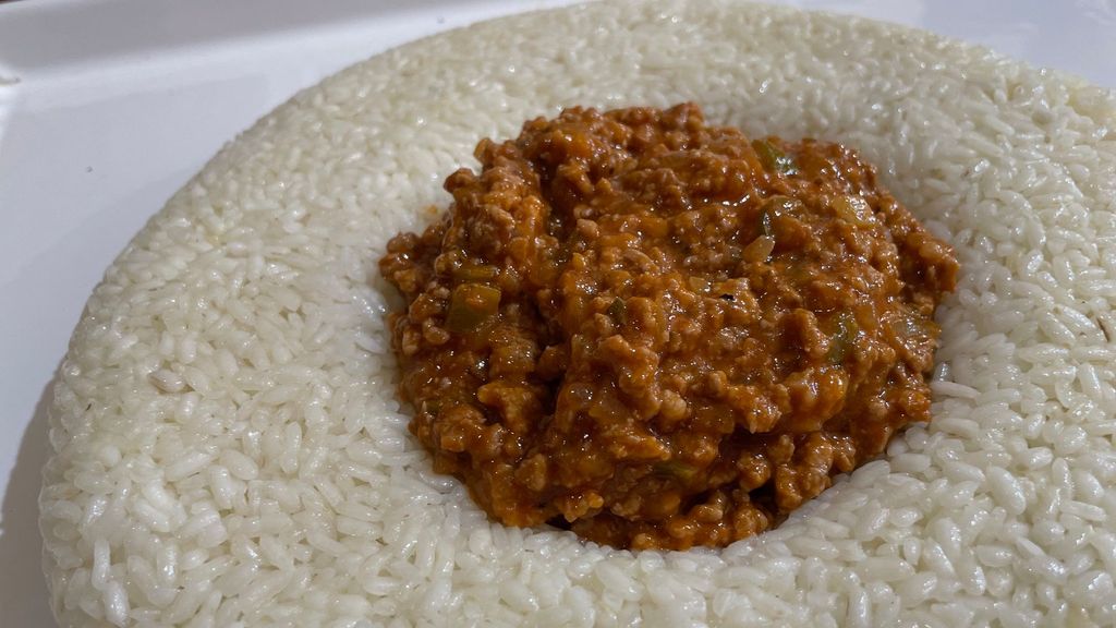 Carne picada con arroz blanco