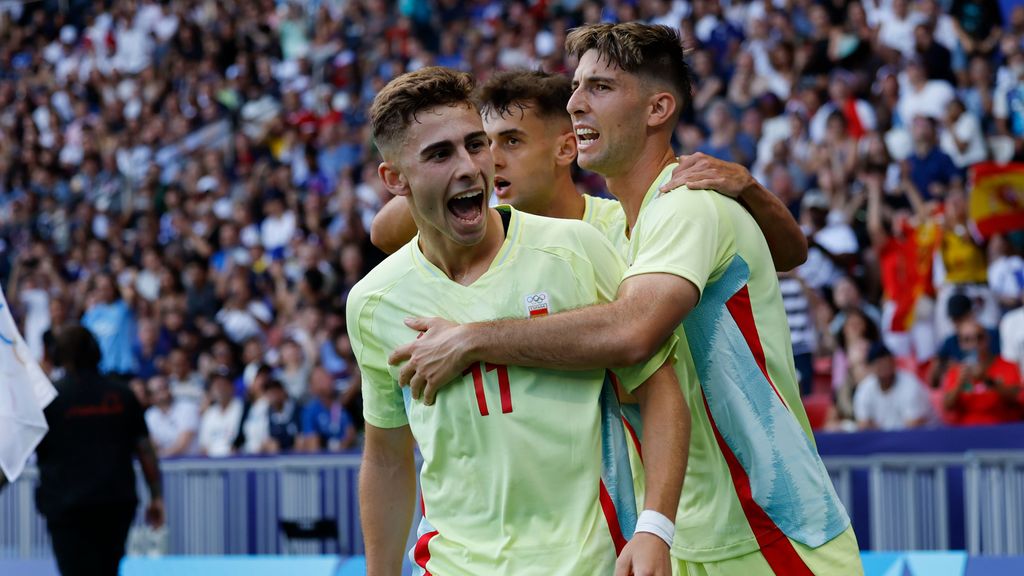 El español Fermín López celebra tras anotar un gol ante Francia durante el partido por la medalla de oro de los Juegos Olímpicos de París 2024