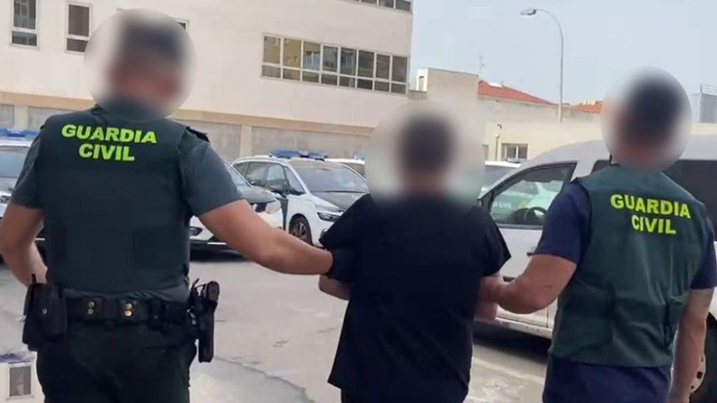 La Guardia Civil detiene a dos personas por estafar 80.000 euros a una anciana en Torrevieja