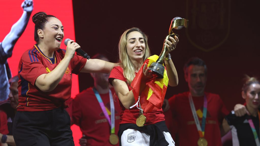 El año pasado, cuando la selección de fútbol femenino ganó el Mundial, Camela fue parte de la banda sonora del éxito y subió a cantar con las campeonas.