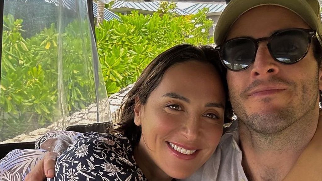 Tamara Falcó e Iñigo Onieva posan muy sonrientes durante su viaje a Las Seychelles