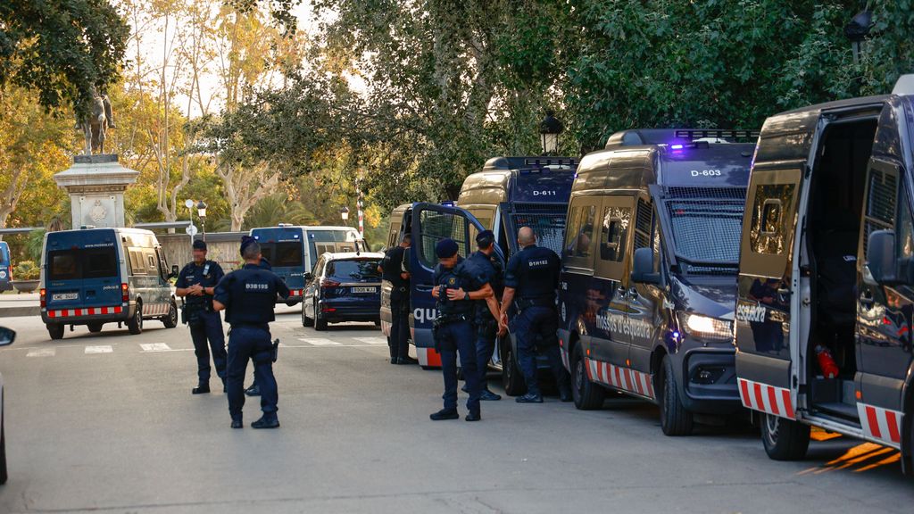 Uno de los mossos suspendidos por la fuga de Puigdemont es escolta de Torra, quien pide que le dejen volver al trabajo