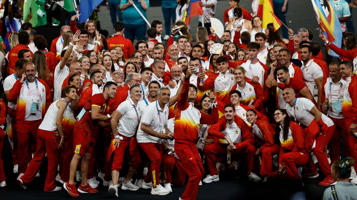 El selfi de la delegación española en la Ceremonia de Clausura de los Juegos Olímpicos de París 2024