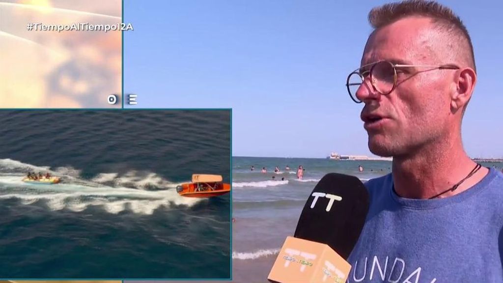 Un ‘bote banana’ mata a un bañista en la playa de Salou: ¿Deben limitarse las zonas para practicar esta actividad?