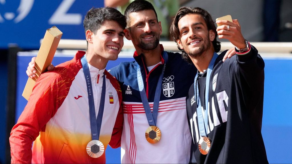 Alcaraz, Djokovic y Musetti con las medallas