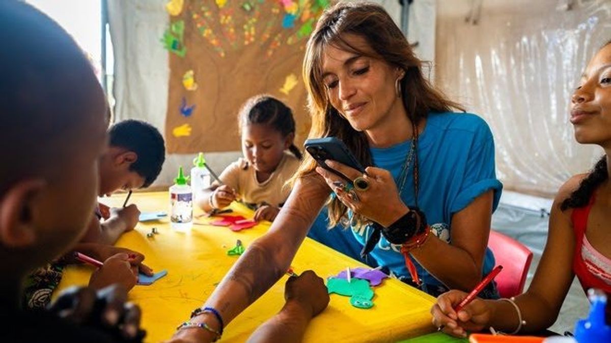 Sara Carbonero visita a los niños migrantes que atraviesan la selva de Darién