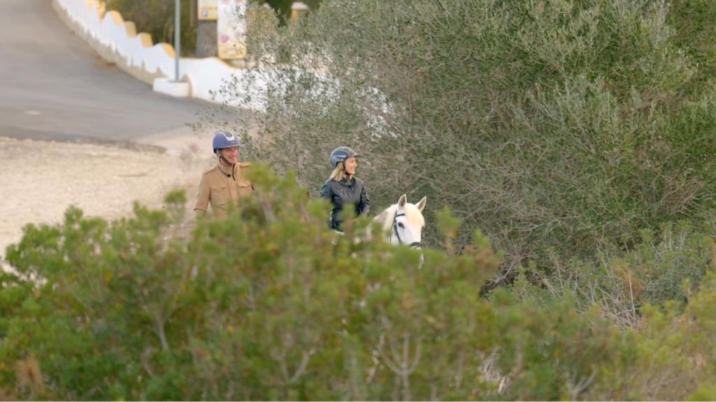 Belinda y Enrique realizan una ruta a caballo en 'First Dates Hotel'