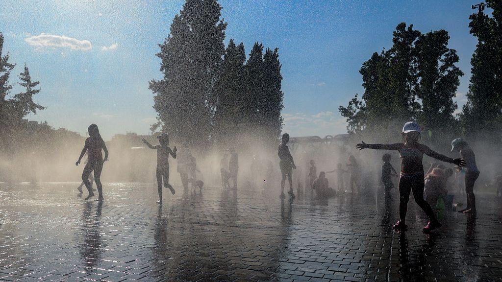 Los niños sufren las olas de calor: 500 menores en el mundo, víctimas de las altas temperaturas