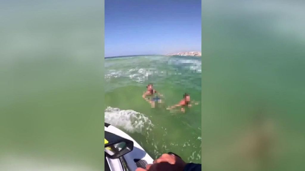 Los socorristas advierten del peligro de la 'doble orilla' en esta playa de Matalascañas