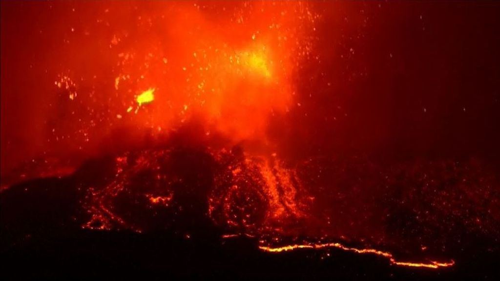 La intensa actividad del volcán Etna cierra parcialmente el aeropuerto de Catania