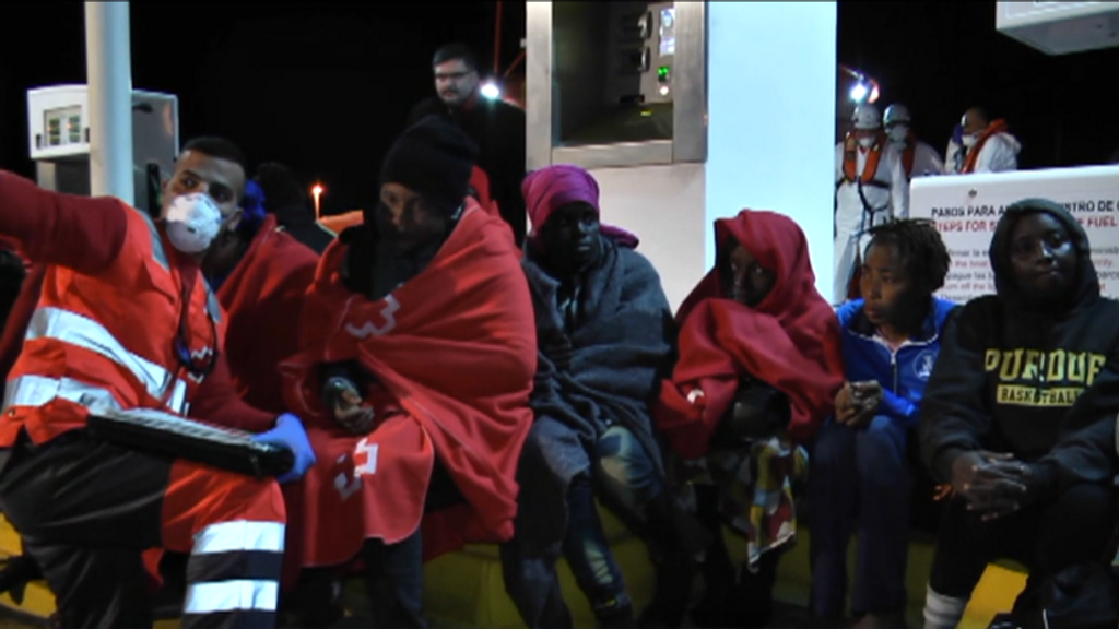 Ceuta se enfrenta a una avalancha de más de 400 menores migrantes en sus costas: “Completamente desbordada”