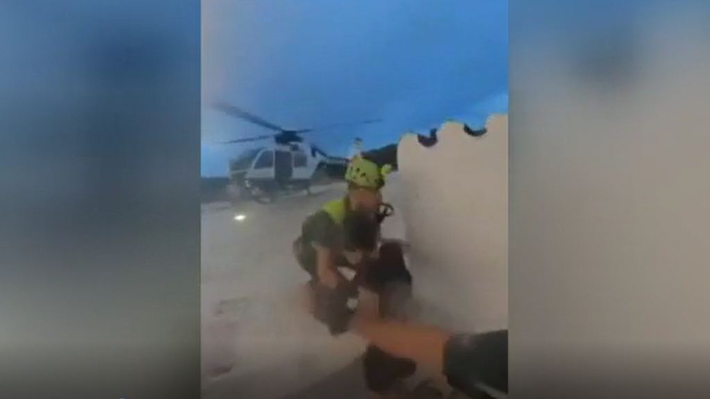 Así fue el rescate en helicóptero de 16 personas en Menorca en plena DANA