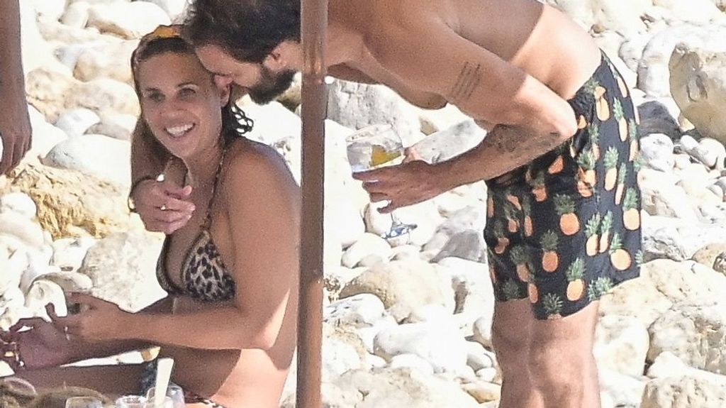 Javier Ungría y Raquel Arias, pillados en sus vacaciones en Ibiza