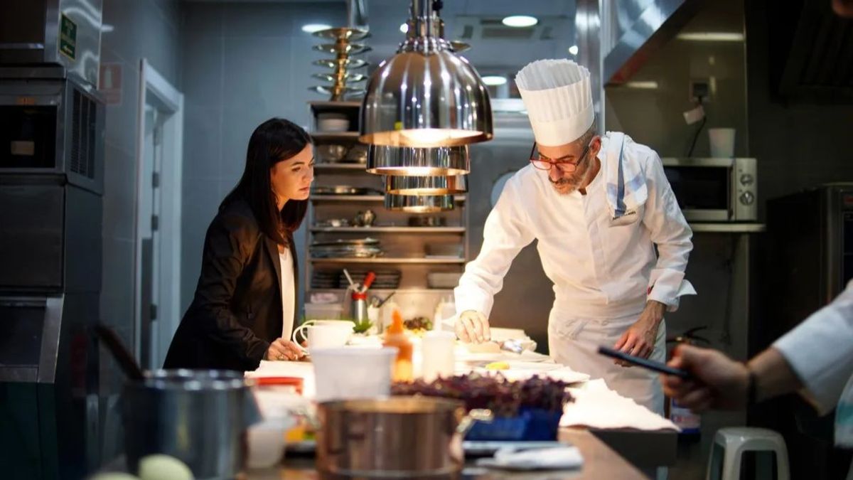 La cocina del restaurante Zalacaín, el primer tres estrellas michelín en España