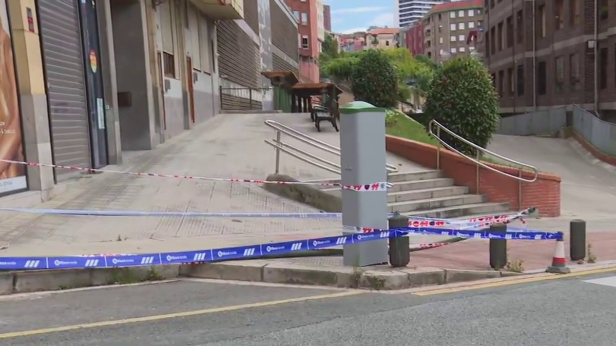 Atropellan a una pareja que paseaba con su bebé en Bilbao