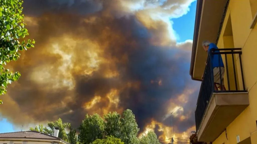 Baja el nivel de peligro del incendio de Zamora, con los vecinos evacuados ya en casa