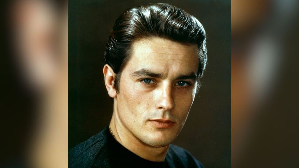 La belleza de Alain Delon le catapultó a la fama, pero también fue una maldición que afectó a sus relaciones sentimentales