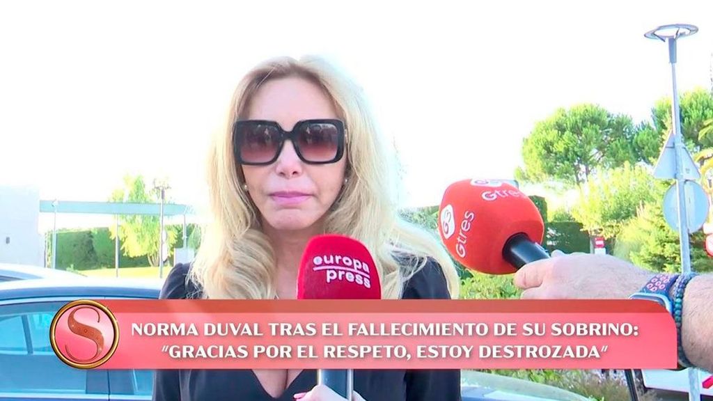 Norma Duval, destrozada, se despide de su sobrino Juan Carlos Socialité 2024 Top Vídeos 262