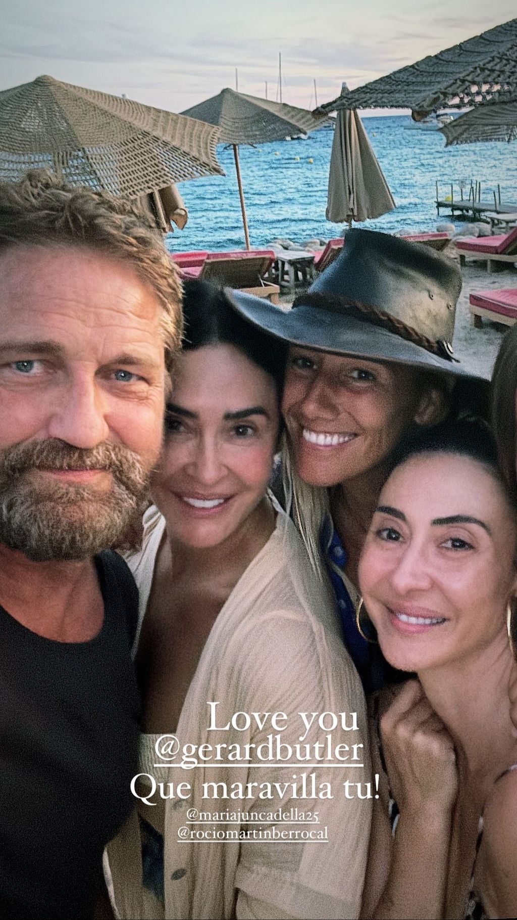 Vicky Martín Berrocal y Gerard Butler posan juntos en Ibiza