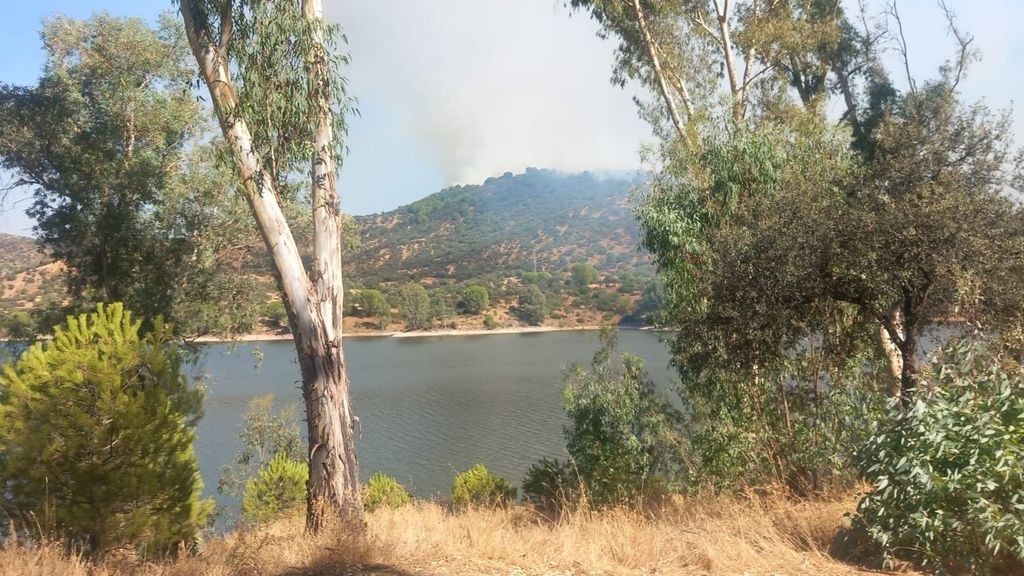 El incendio en Andújar, Jaén, afecta ya a más de 700 hectáreas con más de 400 evacuados