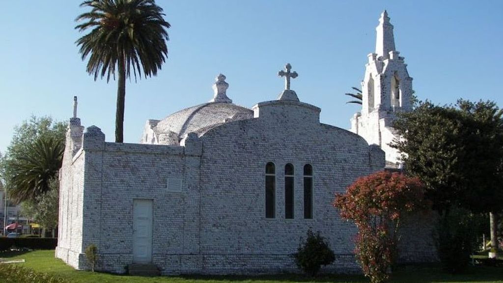 La Capilla de San Caralampio, conocida popularmente como la Capilla de las Conchas, está en la Illa da Toxa (Pontevedra)