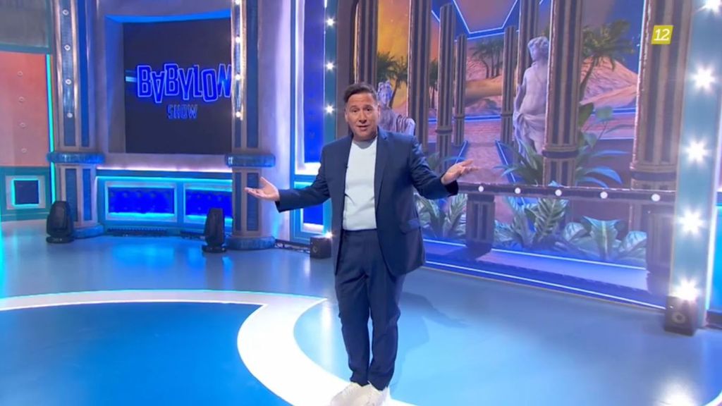 Carlos Latre enseña el plató de 'Babylon Show' y desvela el primer invitado: "Aquí se viene a disfrutar"