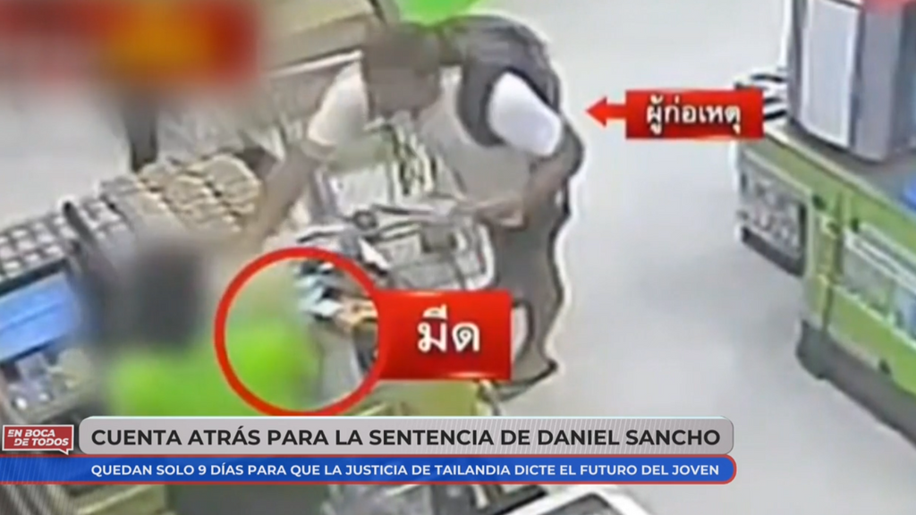 Daniel Sancho comprando los utensilios