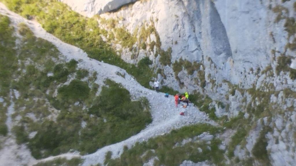 Un helicóptero de Cantabria rescata el cuerpo del madrileño fallecido en Picos de Europa