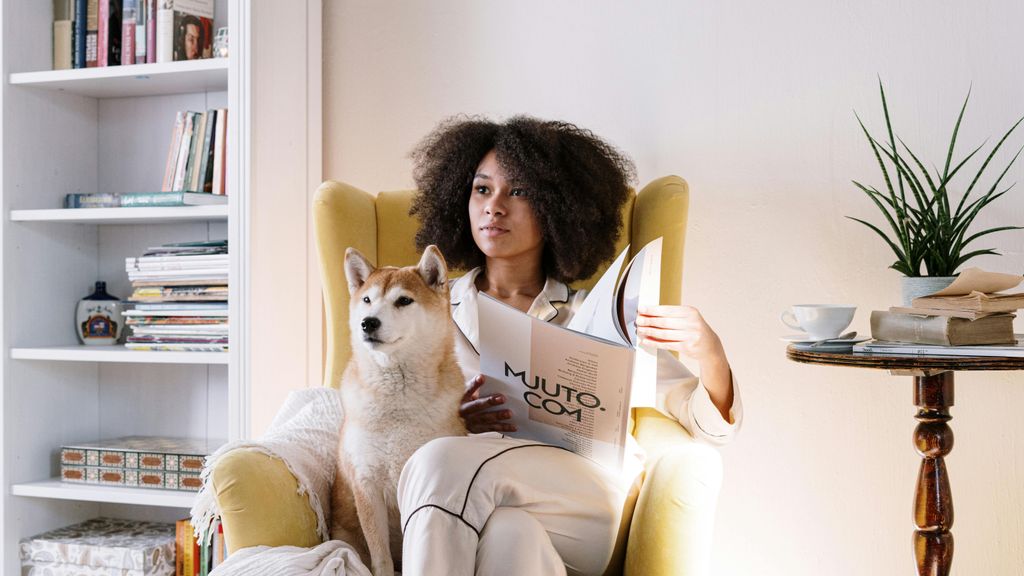 Una chica leyendo