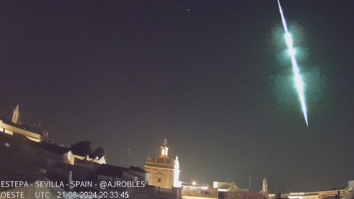 Bola de fuego captada sobre el cielo de Sevilla