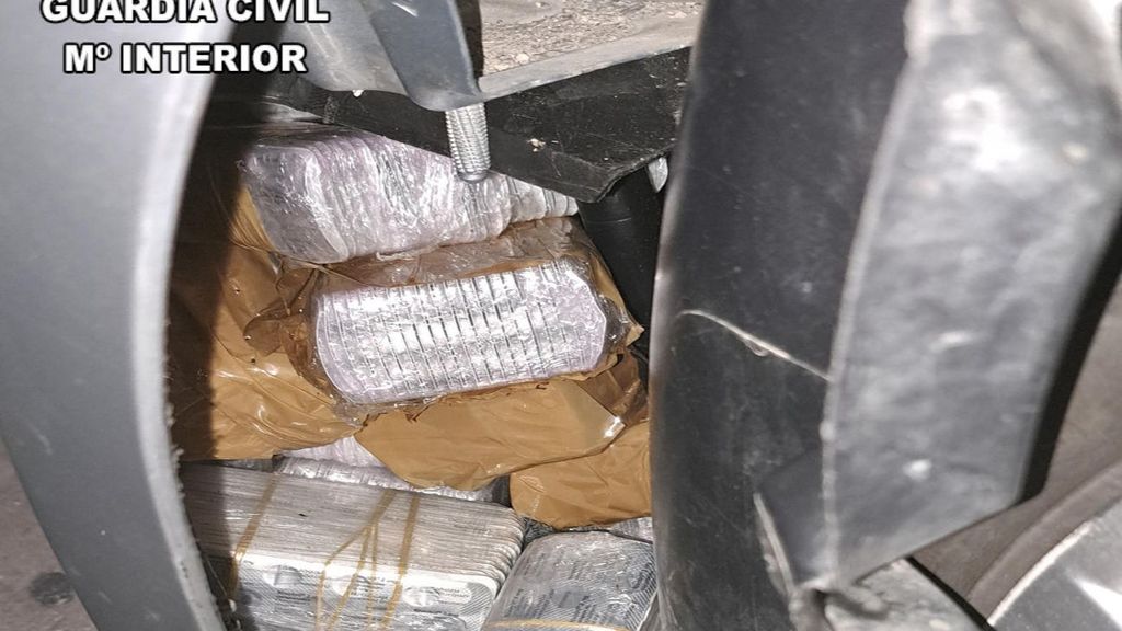 La Guardia Civil ha detenido en el puerto de Melilla a un ciudadano procedente de Almería que viajaba en su coche con 81.000 comprimidos de clonazepam