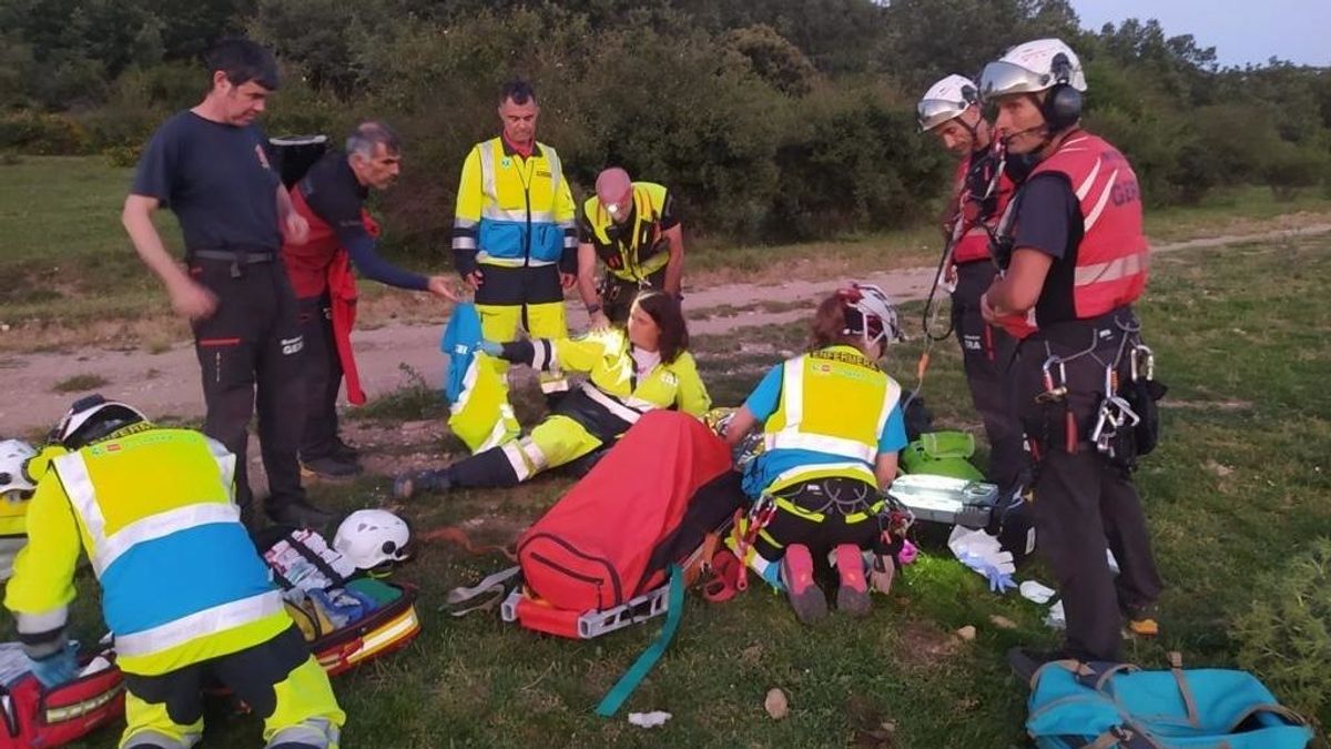 Un dispositivo conjunto de bomberos del GERA y enfermeros del Summa en una imagen de archivo