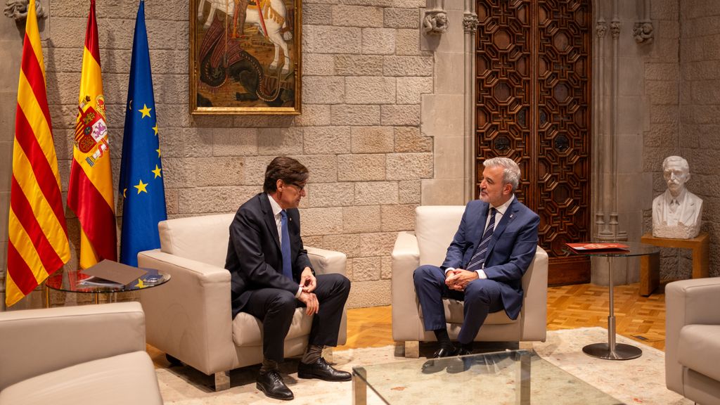 La bandera española regresa a la Generalitat de la mano de Salvador Illa