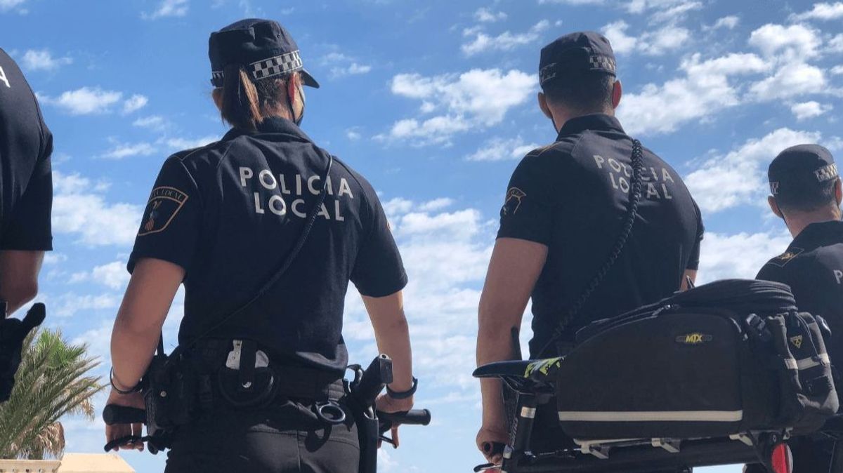 La Policía Local ha arrestado a un hombre de 39 años tras agredir a varias personas en la plaza dels Algeps y enfrentarse a los agentes