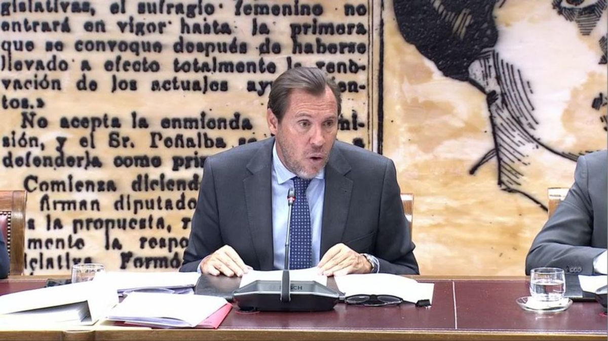 Óscar Puente recurre a Franco para defenderse de las críticas ante el caos ferroviario