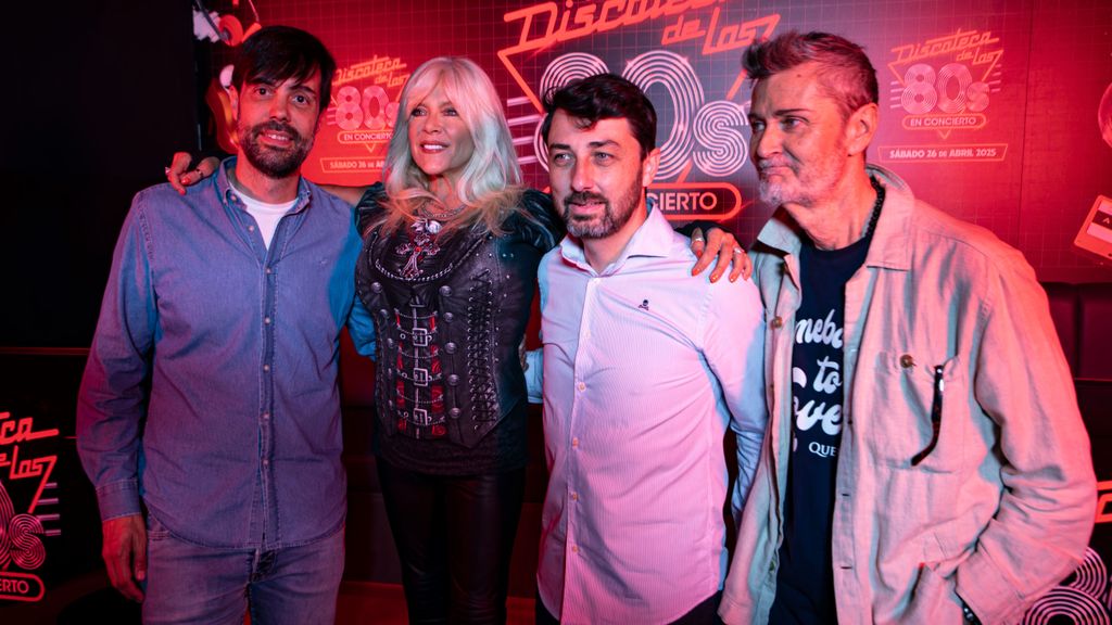 Samantha Fox, el pasado mayo, con Felipe Menéndex (a su izda.), Hugo Albornoz (fundador de Sharemusic!) y Fernandisco.