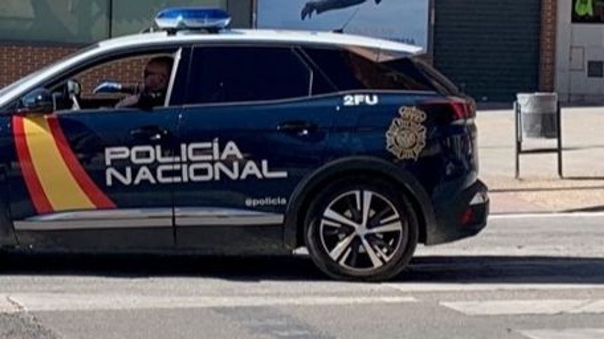 Vehículo de la Policía Nacional con el que se pudo detener al presunto depredador sexual