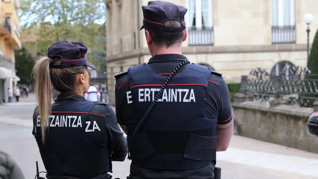 Agentes de la Ertzaintza de servicio