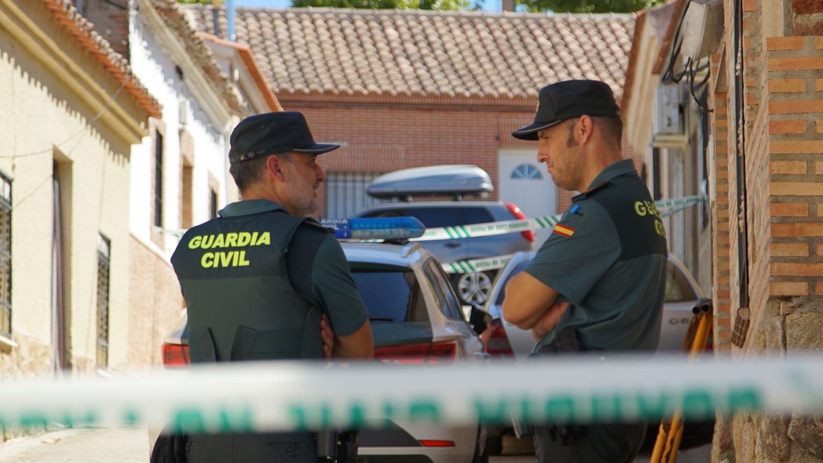 Agentes de la Guardia Civil en Otero, Toledo