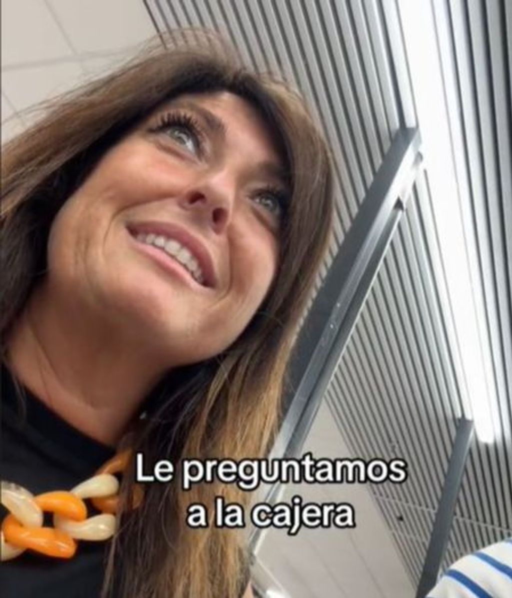 Captura del vídeo de TikTok preguntando a la cajera