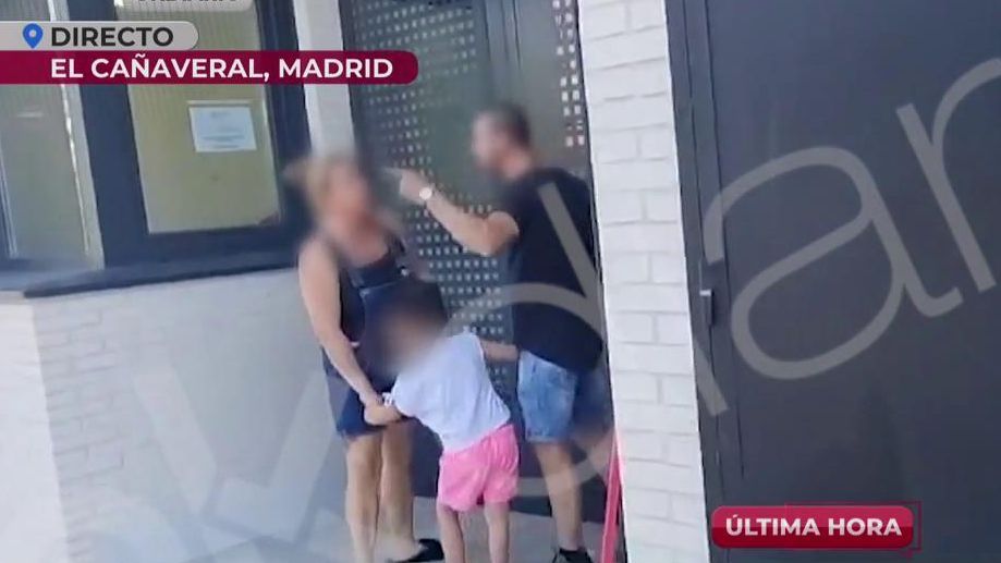 Violento enfrentamiento entre una okupa y un vecino en El Cañaveral, Madrid: &quot;¡Mala madre! vergüenza te tendría que dar usar una niña para esto&quot;