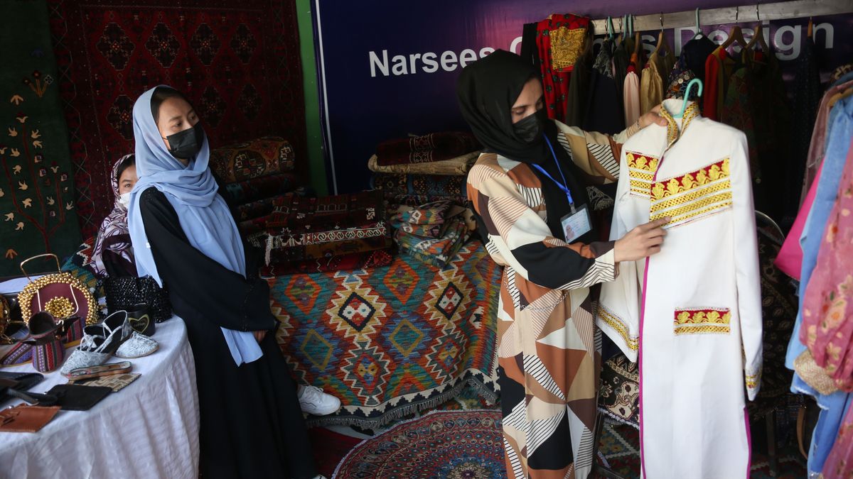 Mujeres participan en una feria en Kabul, Afganistán