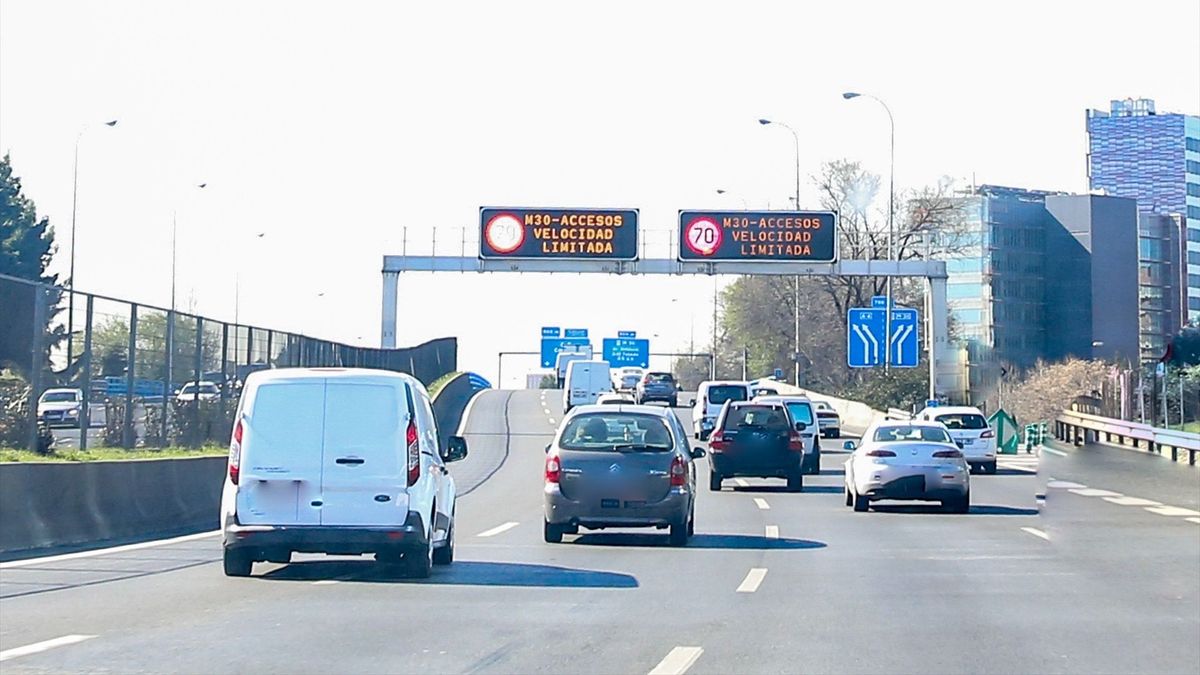 Tráfico de la carretera M30 en Madrid